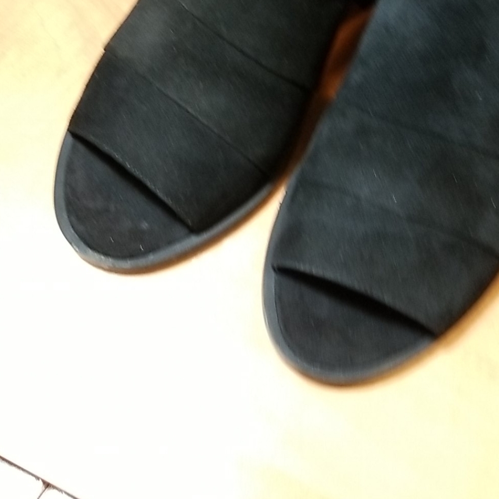 Shoes - Picture 1 of 4